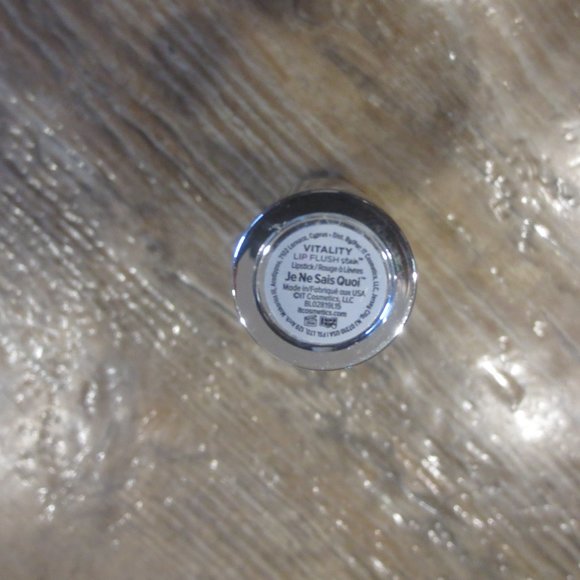 it Cosmetics Vitality Lip Flush Stain Lipstick Je Ne Sais Quoi New Without Box - Picture 5 of 6